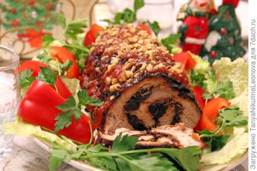 Свиные рулетики с черносливом и грецким орехом. Рулет закусочный из свинины с орехами и черносливом