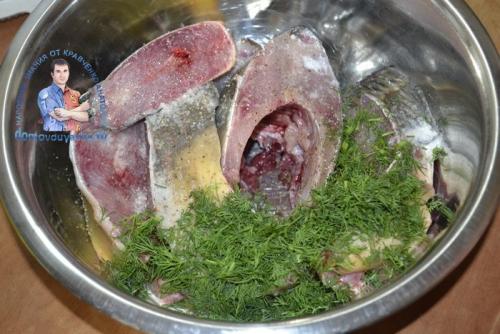 Карп в духовке с картошкой в майонезе. Карп запеченный в духовке с картошкой. Рецепт с фото кусочками