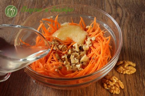 Салат из моркови с сыром и чесноком и яйцом. Простые салаты  из свежей моркови