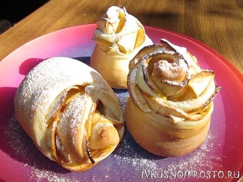 Розочки из дрожжевого теста с яблоком. Розочки из теста с яблоками