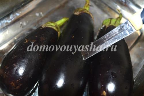 Как в духовке запечь баклажаны целиком для икры. Баклажанная икра рецепт приготовления из запеченных овощей.