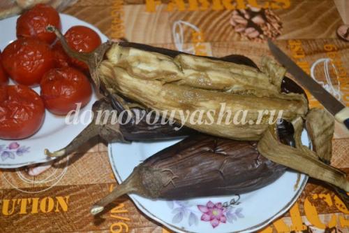 Как в духовке запечь баклажаны целиком для икры. Баклажанная икра рецепт приготовления из запеченных овощей.
