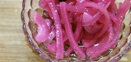 Как замариновать лук отдельно для шашлыка. Как вкусно замариновать лук для шашлыка: 4 рецепта