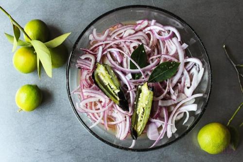Маринованный лук — 7 рецептов, как замариновать лук в уксусе вкусно и быстро