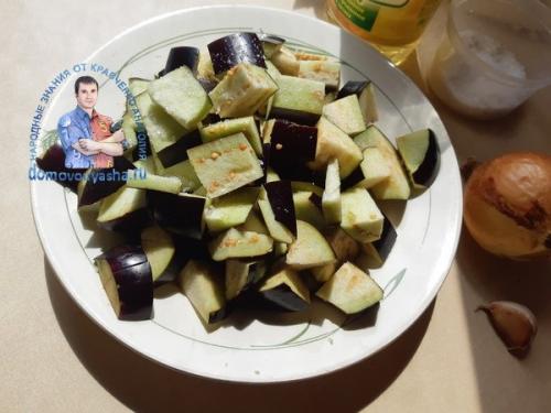 Грибы с баклажанами жареные со сметаной. Жаренные баклажаны в сметане как грибы, с луком и чесноком. Рецепт с пошаговыми фото