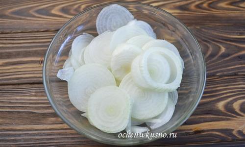 Салат на зиму огурцы помидоры перец лук слоями на литровую банку. Процесс приготовление: