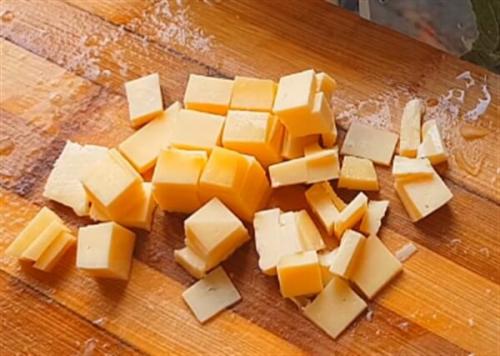 Салат курица с ананасом и сыром по классическому рецепту