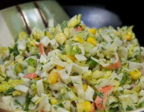 Крабовый салат без риса с пекинской капустой. Нежный салат с пекинской капустой и крабовыми палочками