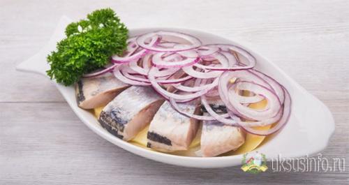Красный маринованный лук к селедке. Особенности приготовления