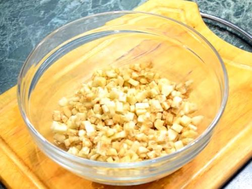 Из запеченных баклажанов. Быстрый способ запечь фаршированные баклажаны с сыром