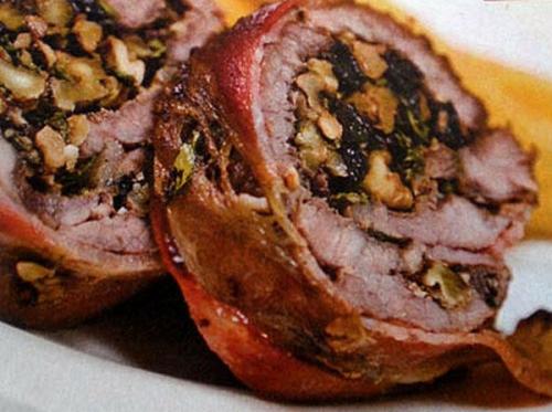 Рулетики Свиные с черносливом грецким орехом.