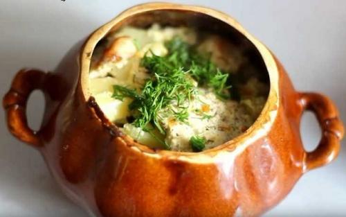 Курица кусочками в духовке с картошкой. Курица в духовке с картошкой, грибами и овощами, в горшочках