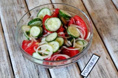 Салат на зиму слоями лук огурцы помидоры с растительным маслом. Рецепт: