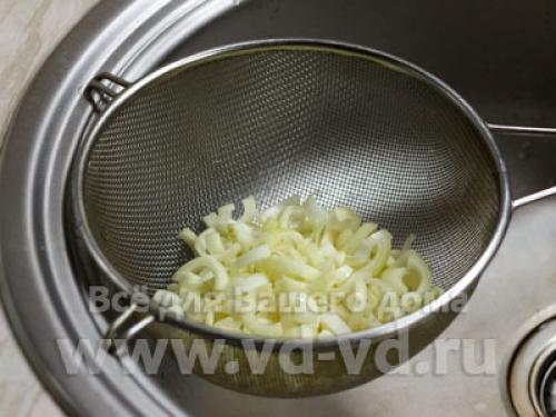 Как замариновать лук быстро для селедки. Маринованный лук