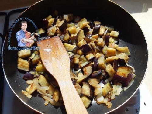 Грибы с баклажанами жареные со сметаной. Жаренные баклажаны в сметане как грибы, с луком и чесноком. Рецепт с пошаговыми фото