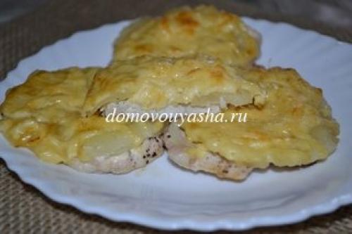Куриное филе с ананасом и сыром в духовке — рецепт
