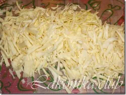 Капуста тушеная с охотничьими колбасками и фасолью