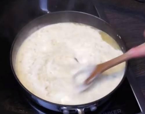 Как вкусно приготовить курицу кусочками на сковороде с подливкой. Куриные ножки тушеные в сметанном соусе на сковороде