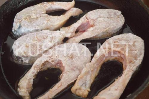 Как вкусно пожарить рыбу на сковороде толстолобик. Жареный толстолобик на сковороде – рецепт