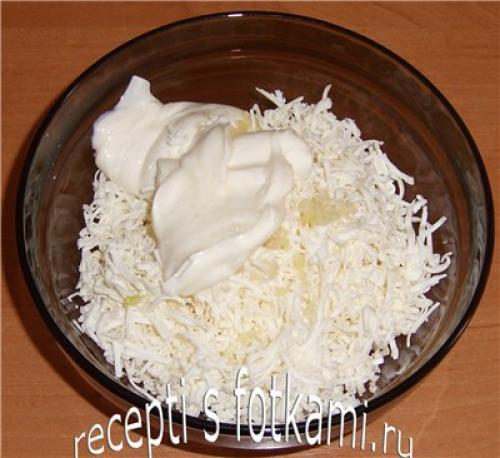 Плавленый сыр с чесноком. Закуска из плавленых сырков с чесноком и майонезом