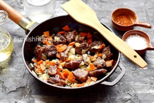 Гречка с мясом и овощами в горшочке. Гречка с мясом в горшочке