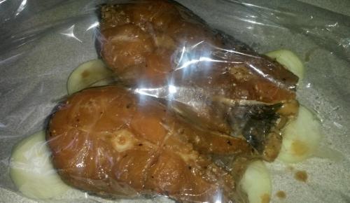 Толстолобик в духовке в рукаве. Сообщества › Вкусно жрать › Блог › Толстолобик в соево-горчичном соусе, запеченный в рукаве