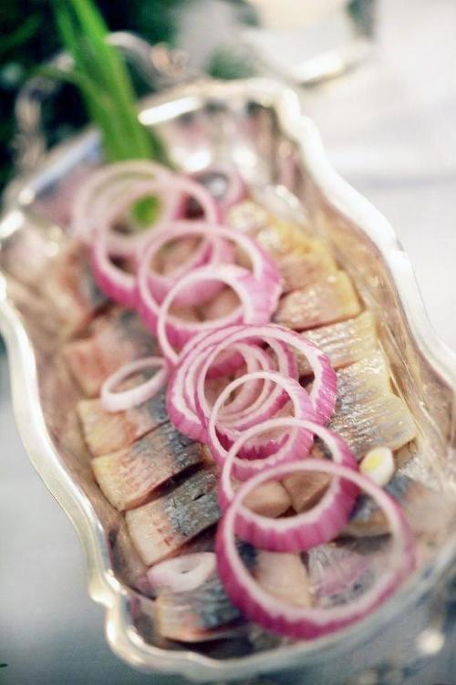 Вкусный маринованный лук к селедке. Как замариновать лук для селедки. Рецепты, способы, советы