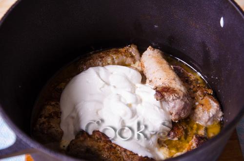 Рулетики из свинины с грибами на сковороде. Рулетики из свинины с грибами