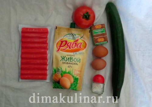 Салат с крабовыми палочками и плавленным сыром и яйцом и чесноком. Салат с плавленным сыром и крабовыми палочками