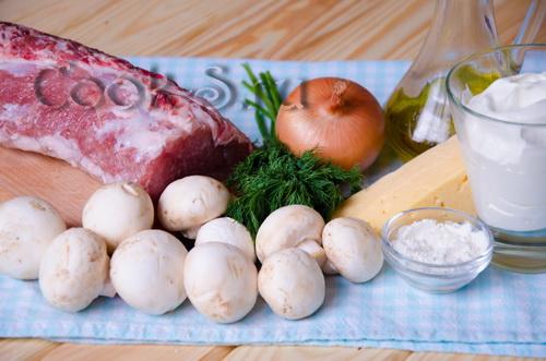 Рулетики из свинины с грибами на сковороде. Рулетики из свинины с грибами