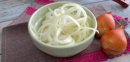 Как замариновать лук отдельно для шашлыка. Как вкусно замариновать лук для шашлыка: 4 рецепта