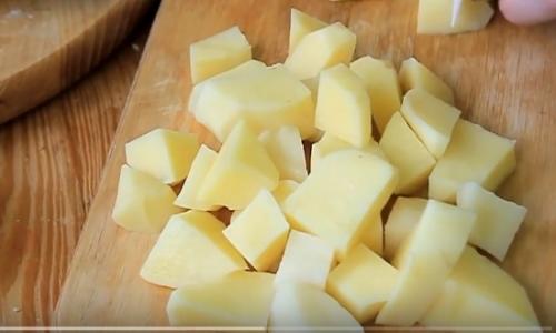 Как вкусно приготовить курицу в духовке с картошкой кусочками. Рецепт курицы, приготовленной целиком с картошкой и черносливом в рукаве