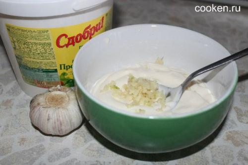 Приготовить курицу в духовке кусочками с майонезом. Курица под майонезом в духовке