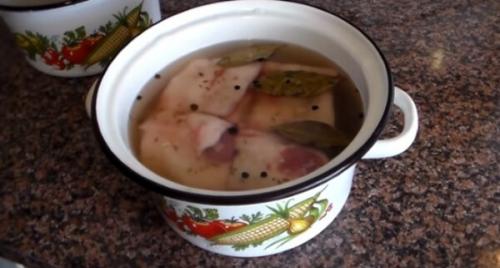 Сало в пакете с луковой шелухой. Сало в луковой шелухе – самый вкусный классический рецепт (холодный способ)
