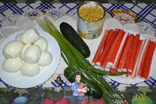 Крабовый салат с кукурузой и огурцом без риса — рецепт