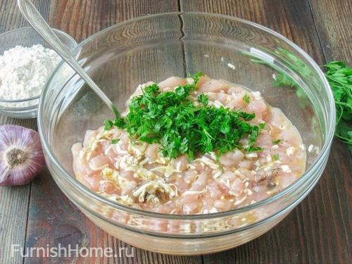 Рубленые куриные котлеты с плавленым сыром. Куриные котлеты с плавленым сыром и зеленью