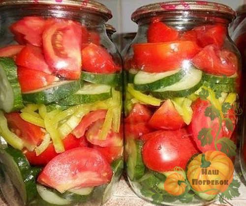 Салат на зиму слоями из помидор огурцов и лука. 7 рецептов «улётных» салатов из помидор и огурцов на зиму: заготовки, которые съедают первыми