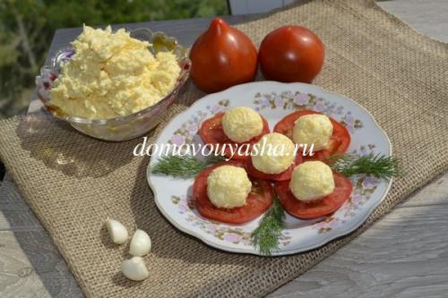 Салат из сыра с яйцом и чесноком. Салат сыр с чесноком и яйцом