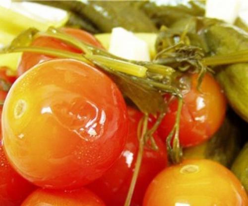 Салат из соленых зеленых помидор. В какой салат лучше добавить соленые помидоры