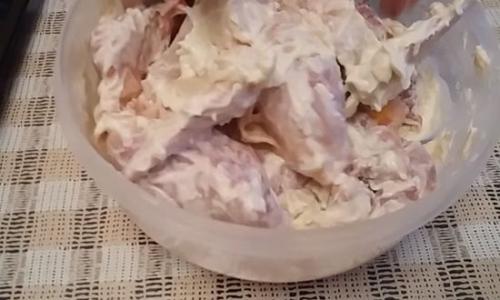 Курица с картошкой в духовке с майонезом и чесноком