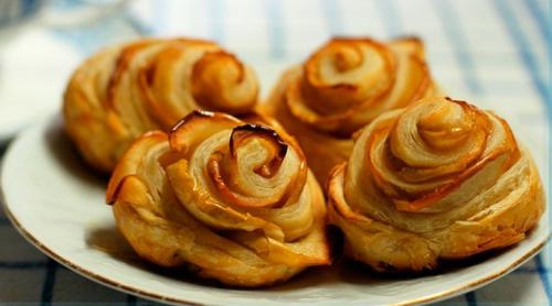 Рецепт розочки из слоеного теста с яблоками. Розочки из слоеного теста с яблоками — шикарная выпечка к чаю!