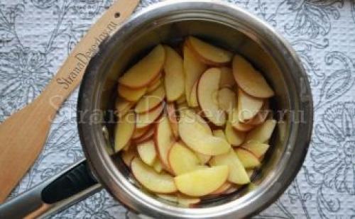 Булочки розочки с яблоками из слоеного дрожжевого теста