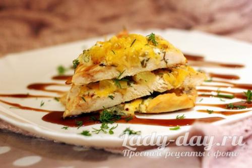 Куриное филе в духовке с ананасами под сыром