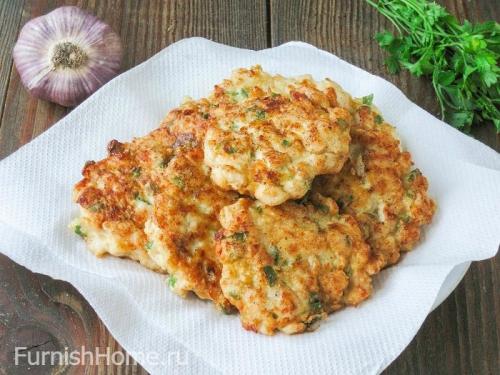 Рубленые куриные котлеты с плавленым сыром. Куриные котлеты с плавленым сыром и зеленью
