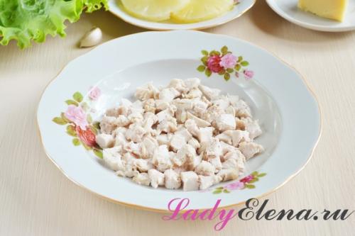 Куриное филе с ананасами салат. Самый простой и вкусный салат с курицей, ананасом и сыром — фото рецепт