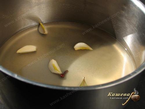 Маринованный лук в масле