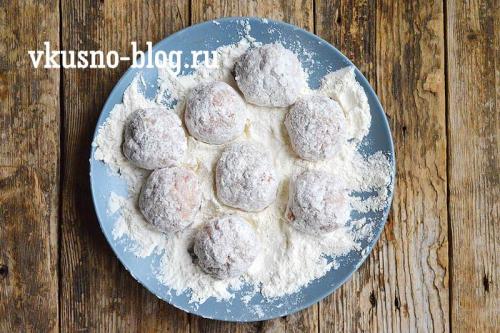 Котлеты из говядины и свинины с подливкой. Ингредиенты: