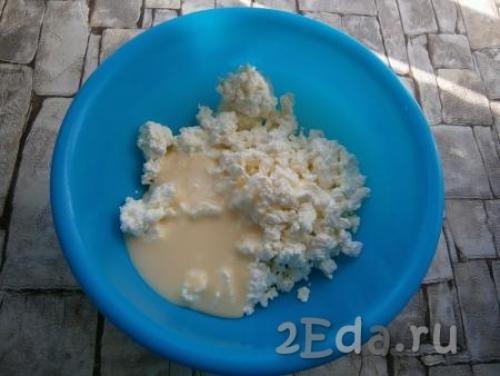 Творожно масляный крем со сгущенкой для торта рецепт. Творожный крем со сгущенкой и маслом