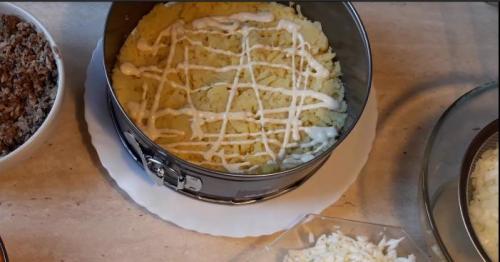 Салат мимоза — пошаговый рецепт с консервой, яйцом и сыром