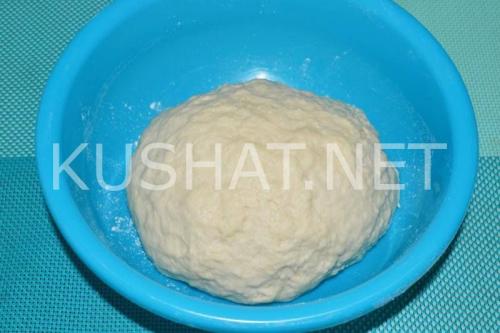 Розочки из слоеного теста с колбасой. Розочки из теста с колбасой – рецепт